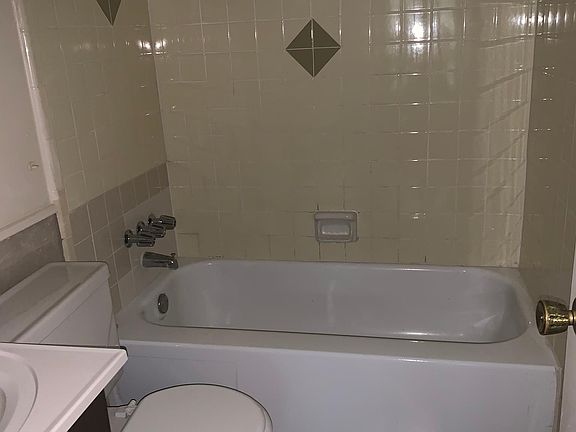 2nd image of 2508 W Hickory St