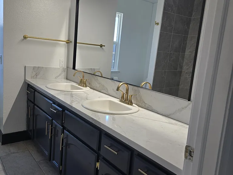1301 Bell Ave — Photo 2
