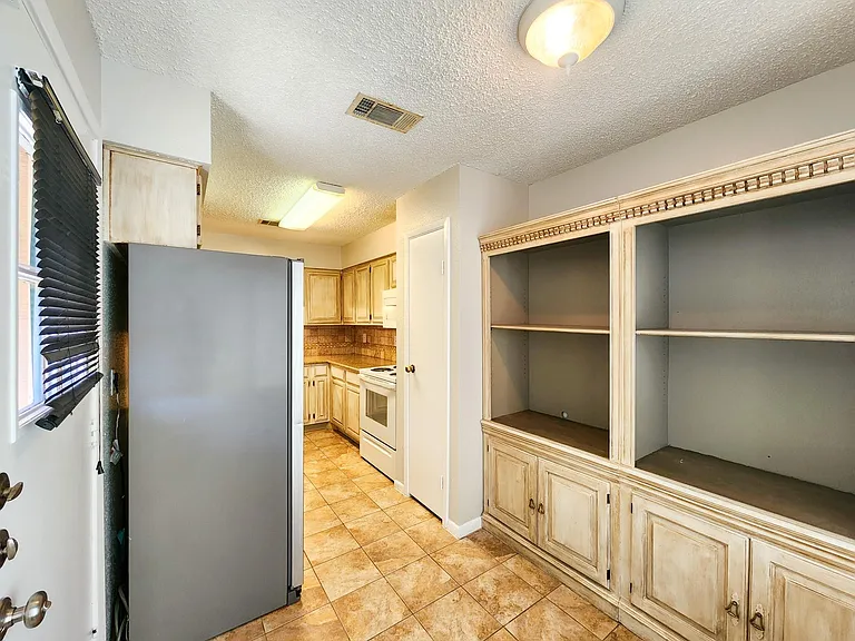 17742 Kings Park Ln — Photo 11