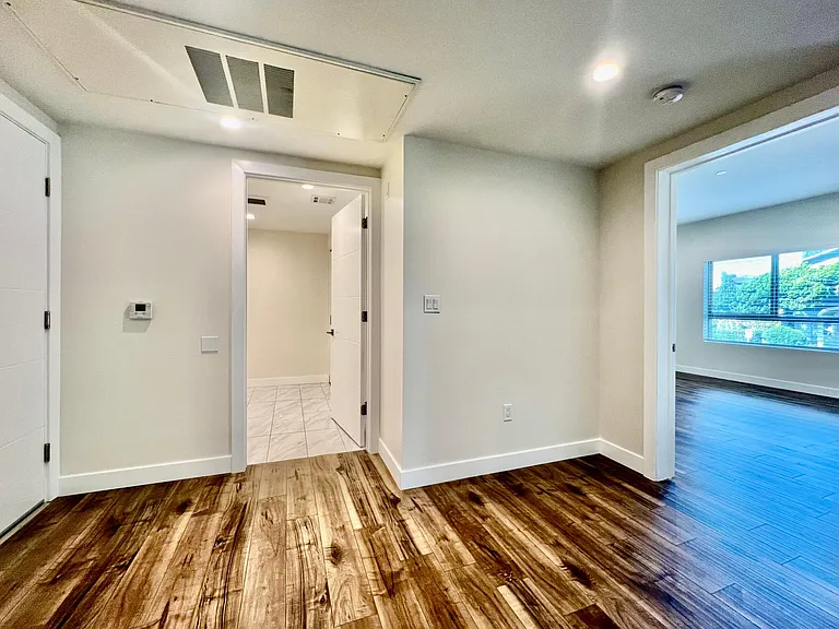 340 N Oxford Ave #202 — Photo 14