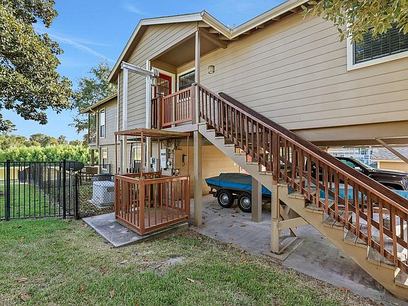 4th image of 140 Elm Dr