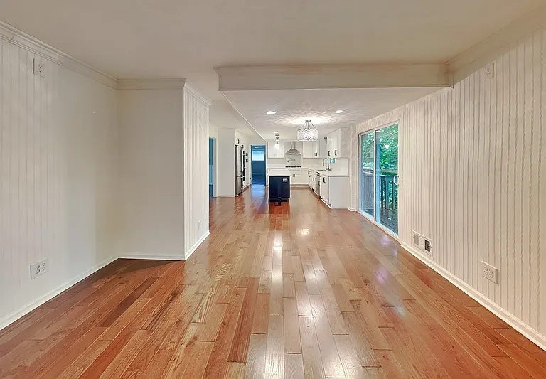 4623 Huntridge Dr NE — Photo 2