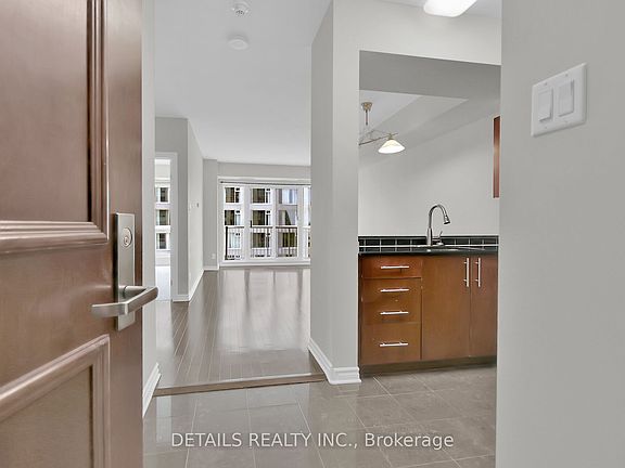 5th image of 200 Rideau St #1202