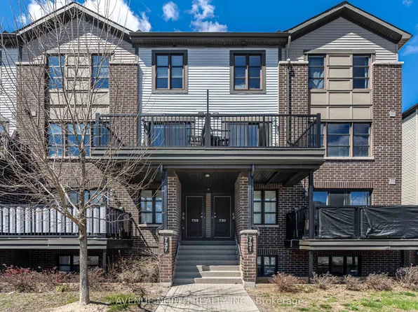 735 Chapman Mills Dr #32, Ottawa, ON K2J 5X2