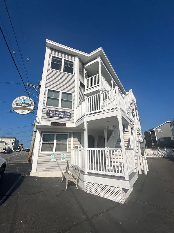18 Ocean Blvd — Photo 1