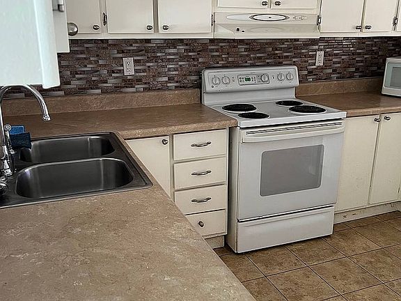 5th image of 514 Sunnybrook Cir W