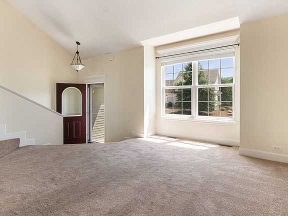 4th image of 3716 Clayton Dr