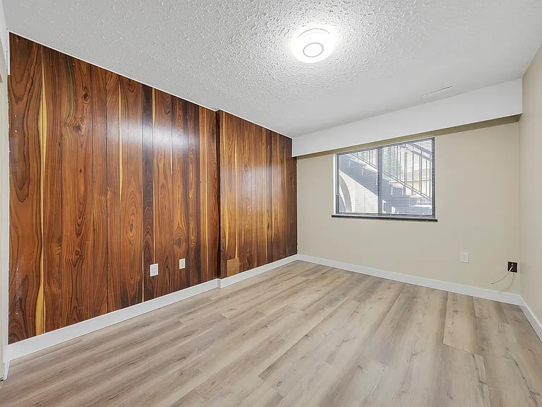 1420 Crestlawn Dr #D142 — Photo 24