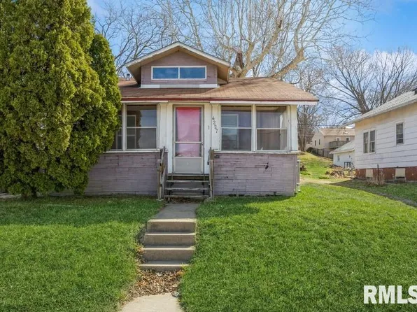 4227 11th St, Rock Island, IL 61201