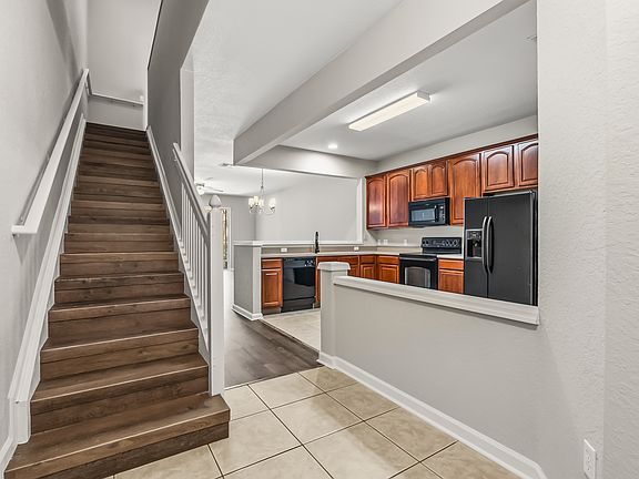 4th image of 1131 Washburn Ct