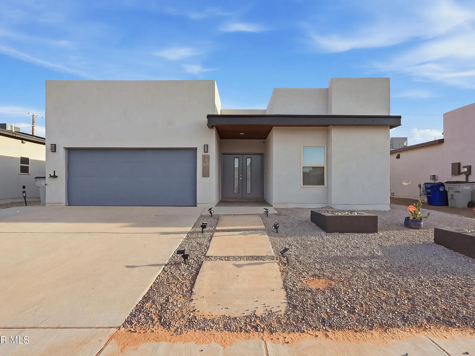 4 bed, 2.0 bath, 1824 sqft, $2,300 — Photo 2
