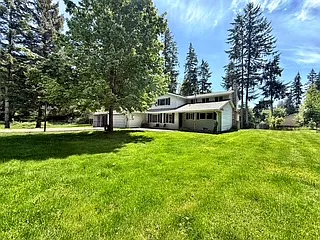450 NE Riverhill Dr — Photo 47