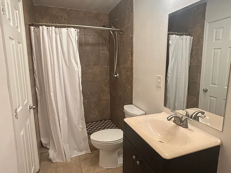 1272 Livingston Ave — Photo 11