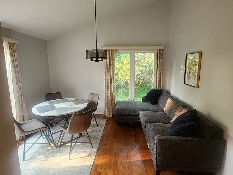 Chalmers Dr — Photo 4