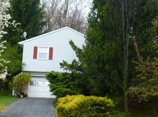 264 Diplomat Dr, Robesonia, PA 19551