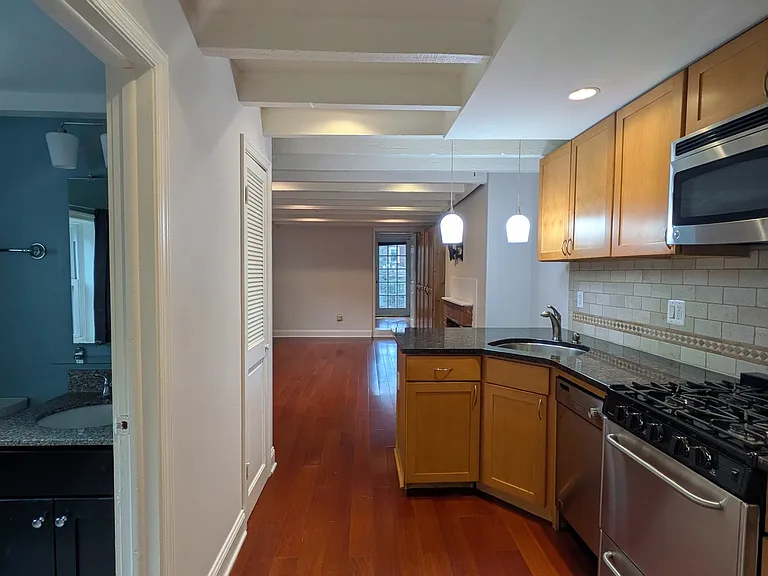 1021 Clinton St #5 — Photo 15