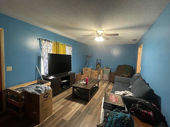 3rd image of 105 Ridgeway St