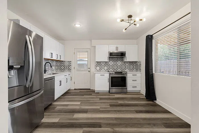 2 bed, 1.0 bath, 900 sqft, $1,694 — Photo 2