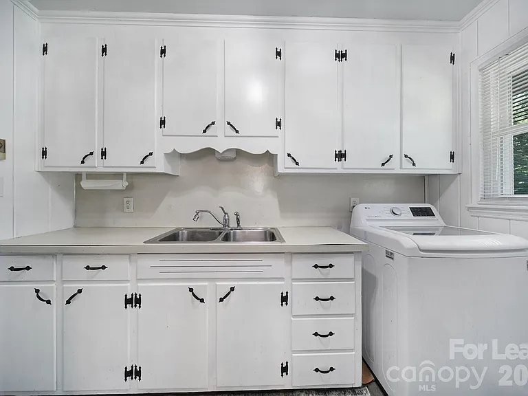 4301 Briarhill Dr — Photo 24