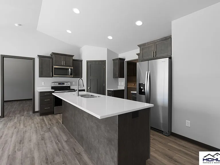 1739 Honor St — Photo 2