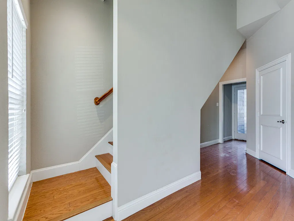 3 bed, 2279 sqft, $2,395 — Photo 2