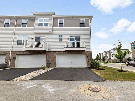 2nd image of 1534 Slade Way