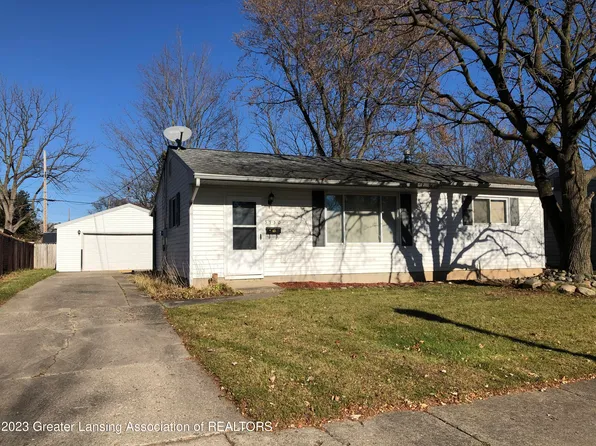 3330 Glenbrook Dr, Lansing, MI 48911