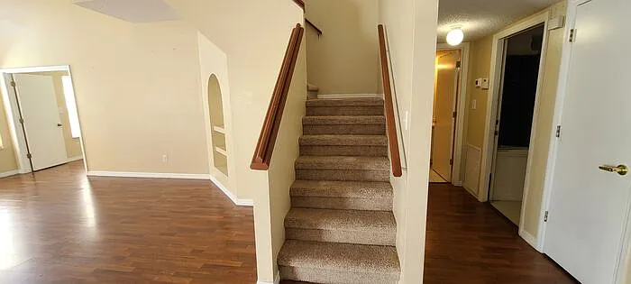 2411 Berkshire Ct — Photo 18