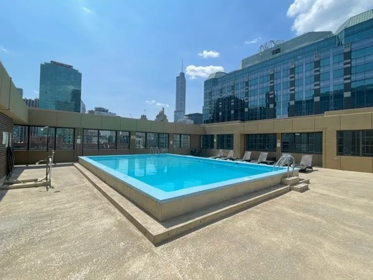 26th floor: Rooftop pool opened during the summers