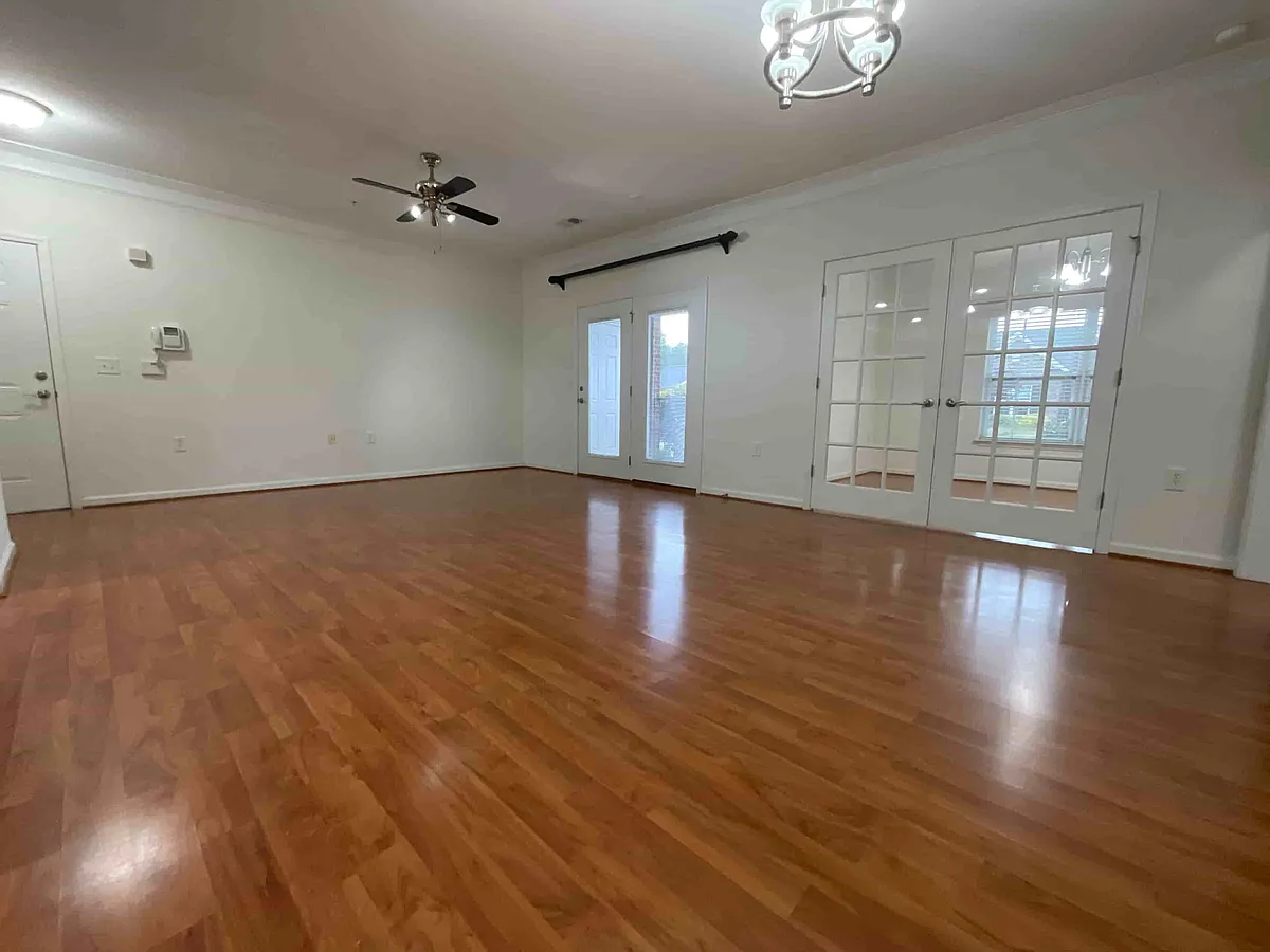 Building Photo - 7025 Hanesbrook Cir #101