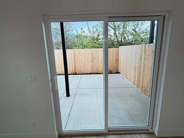 300 Seven Oaks Ln — Photo 18