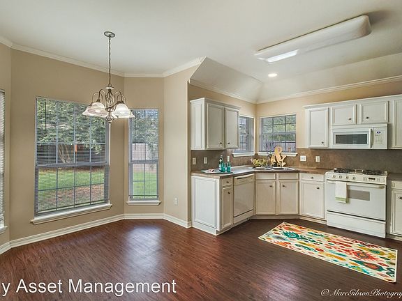 4th image of 5918 Pampus Ln
