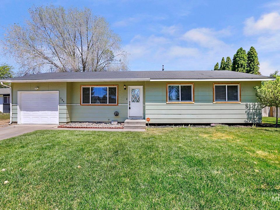 1st image of 104 Birchwood Cir N