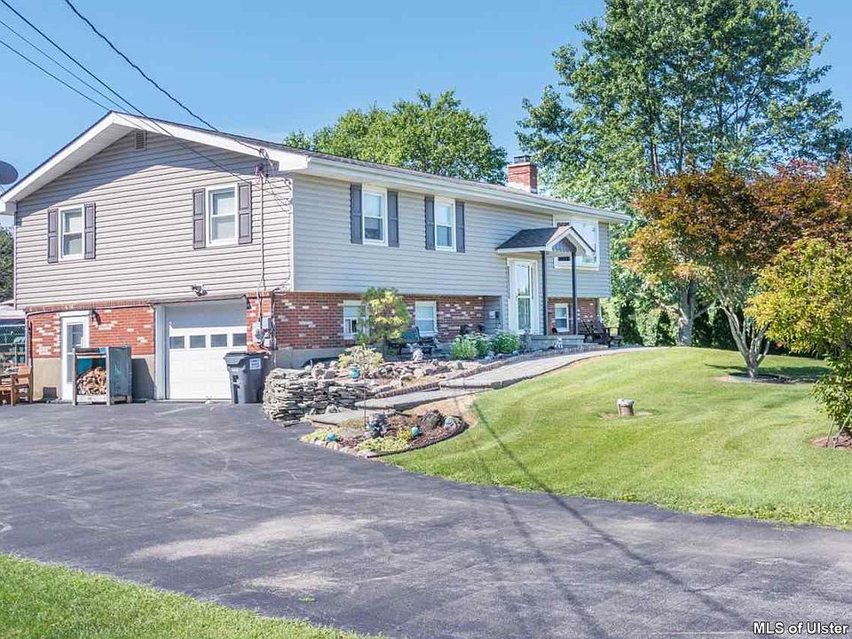 1st image of 210 Bedell Ave