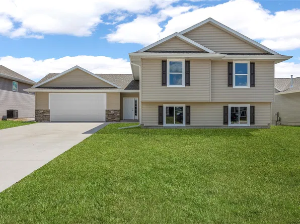 810 Indigo Dr, Palo, IA 52324