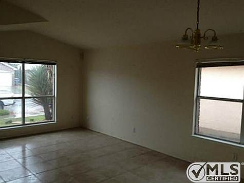 3rd image of 3012 Oak Crest Cir