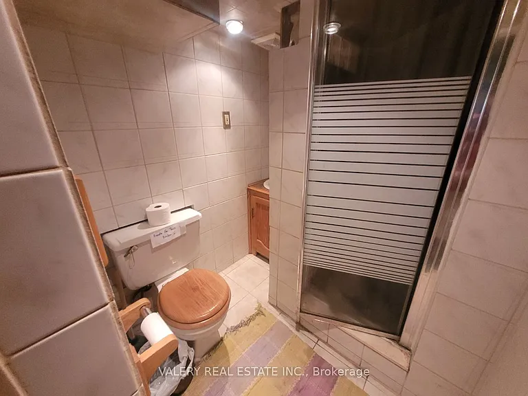 1058 Moy Ave — Photo 7