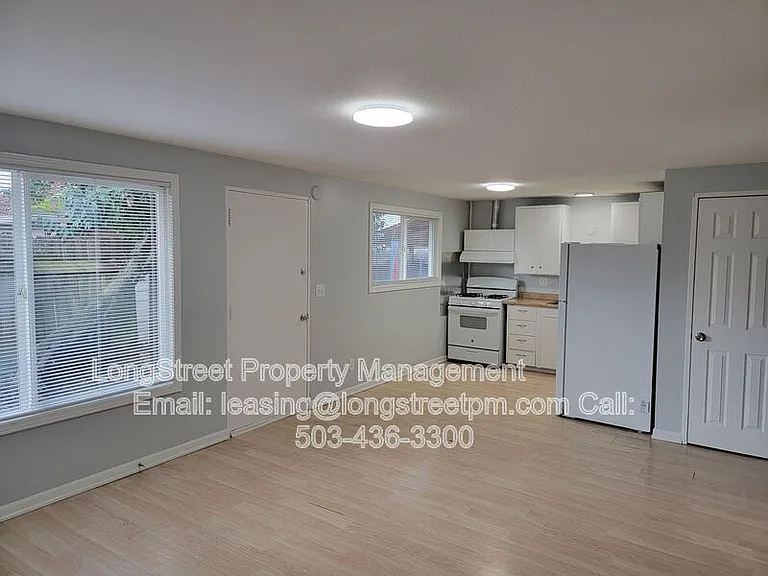 350 SE Lilly Ave #4 — Photo 3