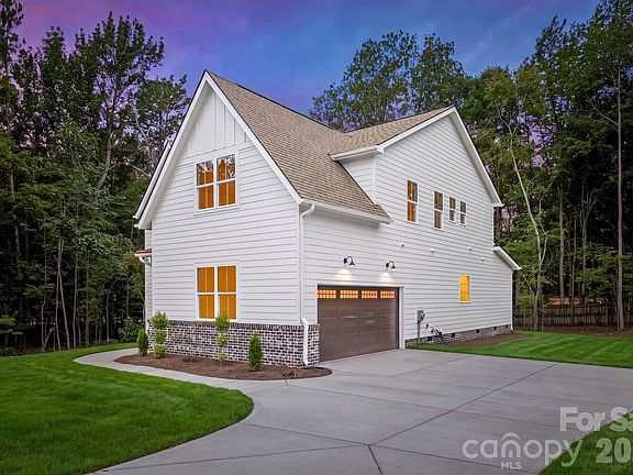 3rd image of 2311 Chateau Ct