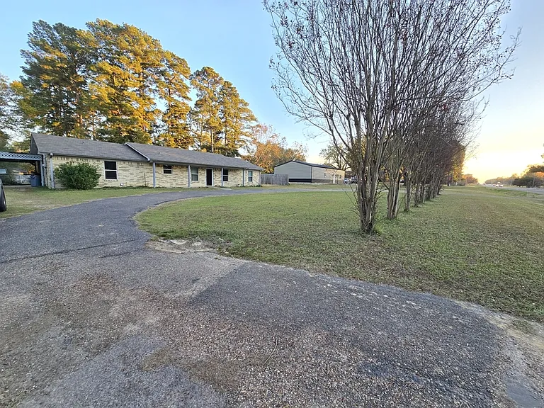 1514 State Highway 155 N — Photo 2