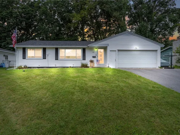 207 Park Ln, North Syracuse, NY 13212