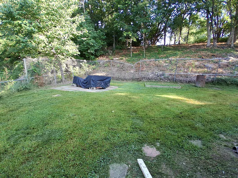 1600 Holt Ln — Photo 5