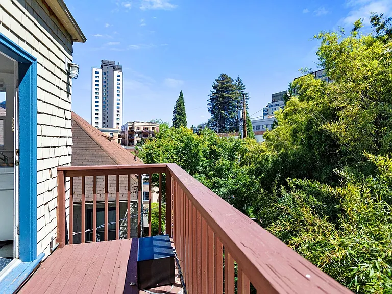 1 Bedroom with den close to SW! Walking distance to Providence Park! — Photo 16