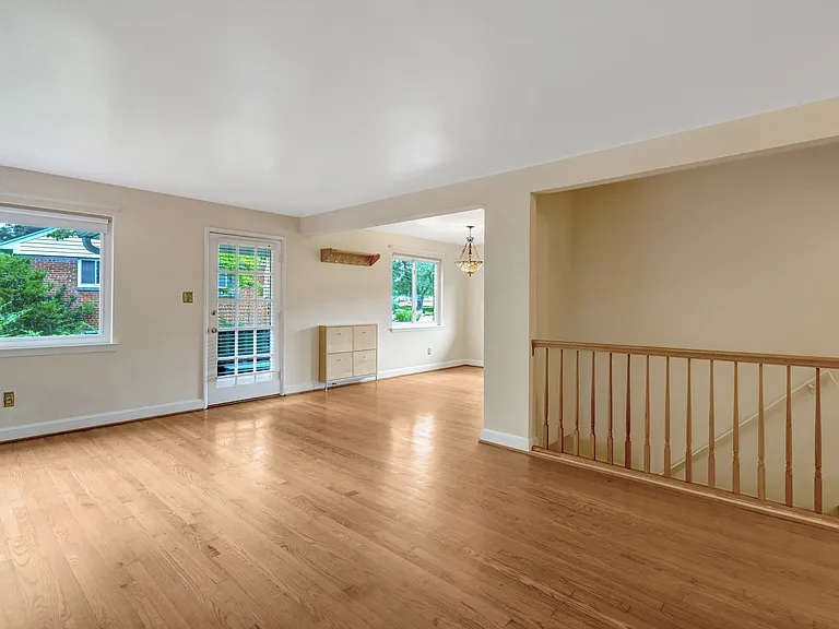 7030 Donna Cir — Photo 5