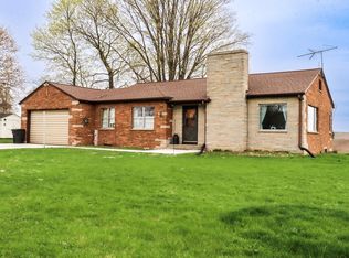 5727 Garden Plain Rd, Fulton, IL 61252