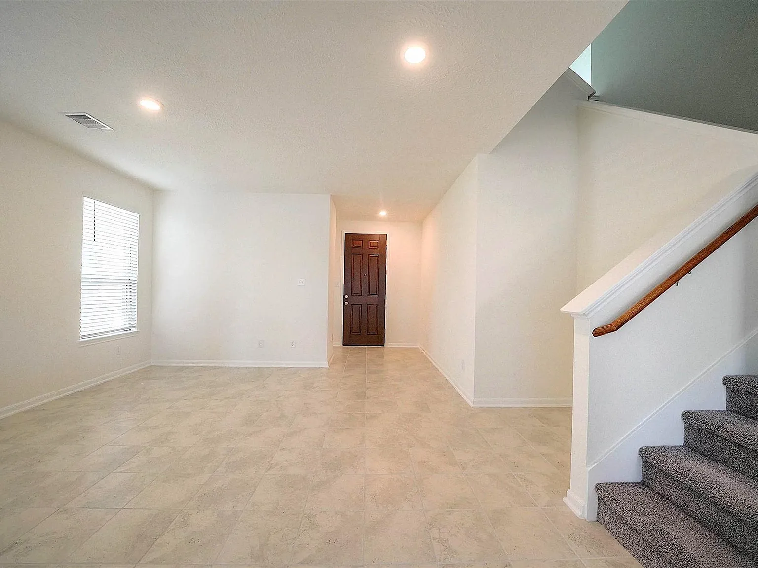 3 bed, 2.5 bath, 2540 sqft, $2,150 — Photo 2