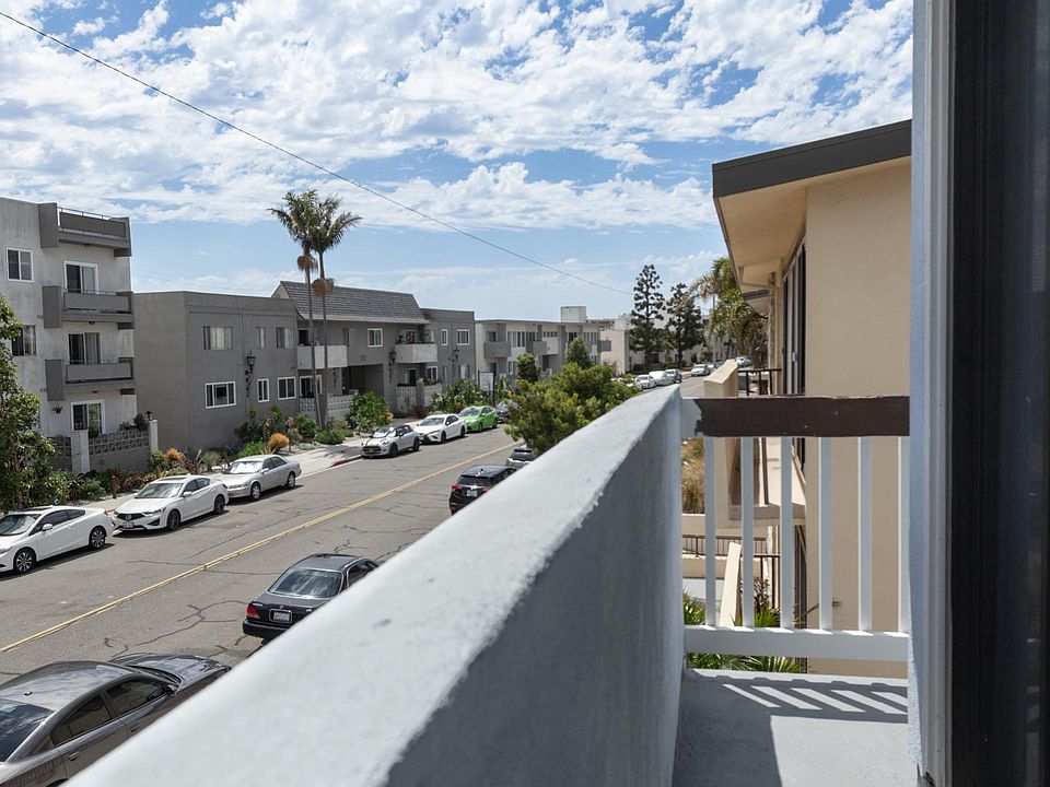 Balcony off dining area