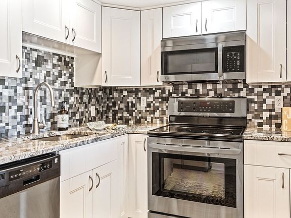 4th image of 811 S 1st St #4