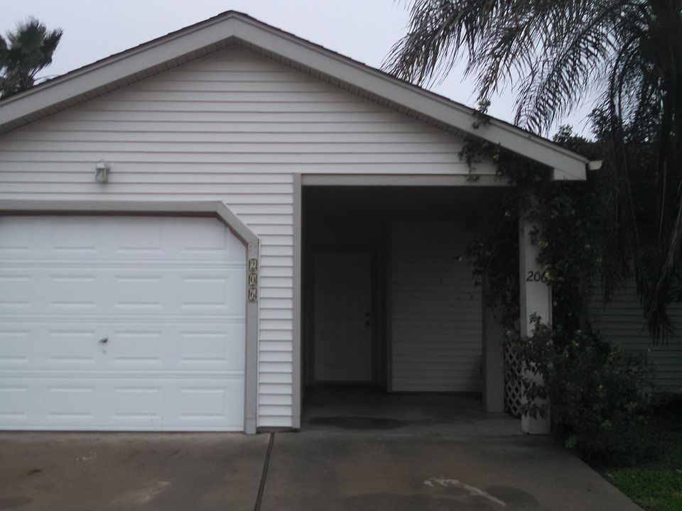 single garage w/d hookup