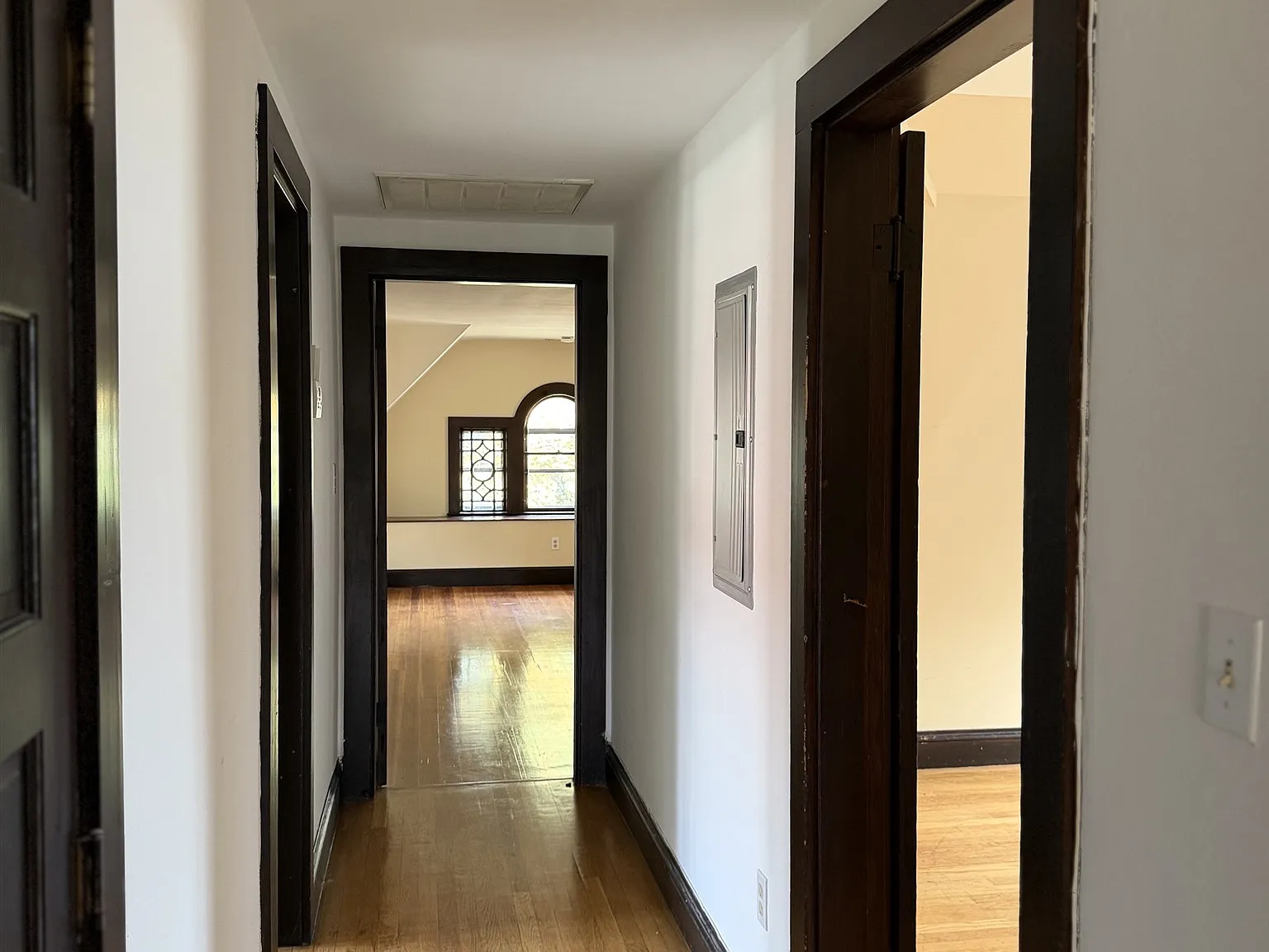 3 bed, 1200 sqft, $4,000 — Photo 3